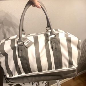 💕BNWT Grey & white stripe weekender bag 💕